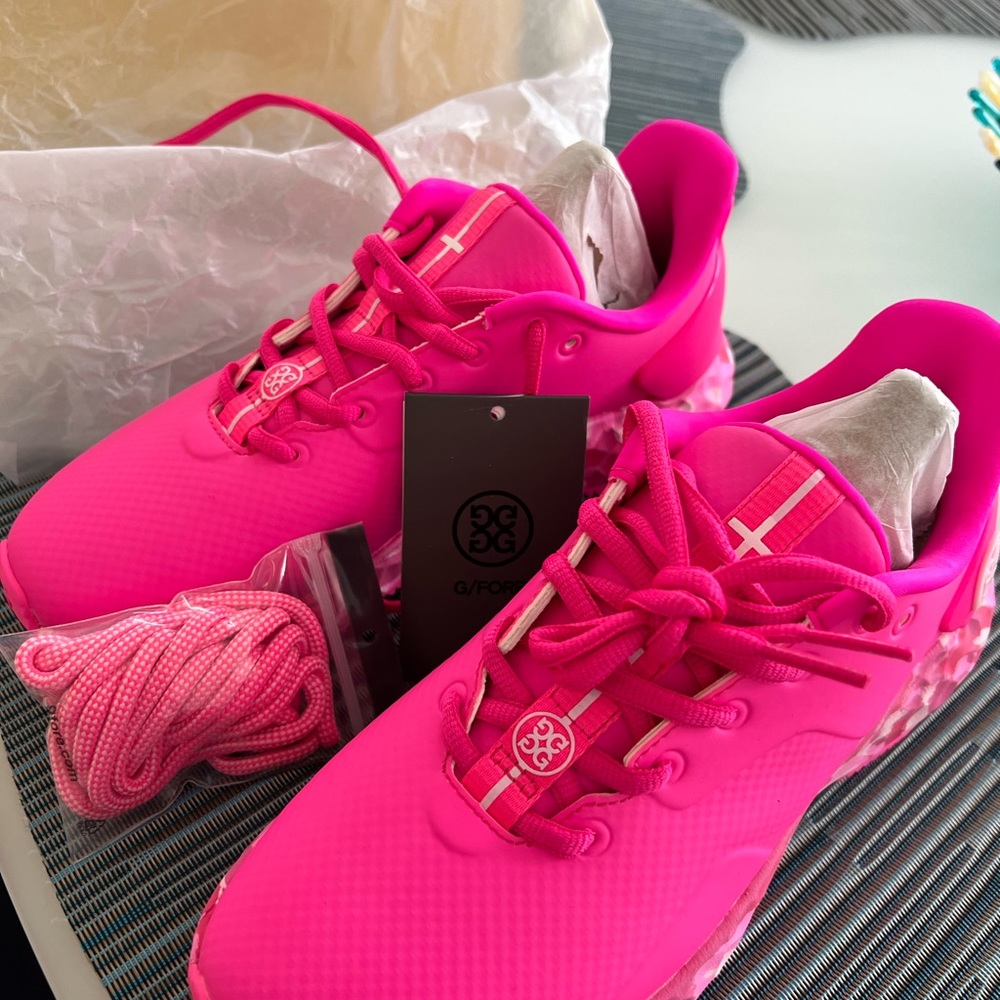 NEVER WORN mg4+ gfore pink camo golf shoes.
